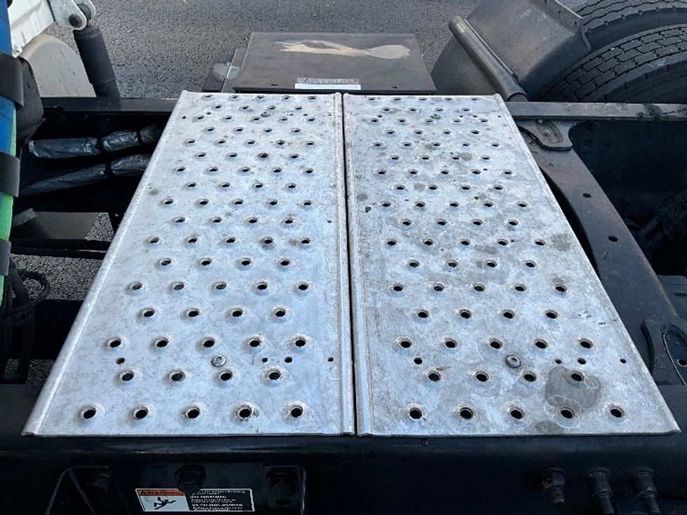 Sleeper Tractor-Heavy Duty Tractors-Freightliner-2019-Cascadia 12564ST-Atlanta (Forest Park)-GA-589,331\n\t\tmiles-$ 41,000 - Image 24