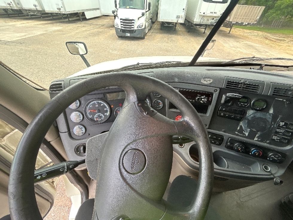 Sleeper Tractor-Heavy Duty Tractors-Freightliner-2019-Cascadia 12564ST-Belden-MS-450,771\n\t\tmiles-$ 56,750 - Image 11