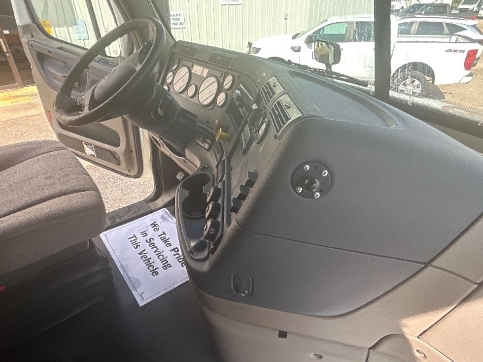 Sleeper Tractor-Heavy Duty Tractors-Freightliner-2019-Cascadia 12564ST-Belden-MS-450,771\n\t\tmiles-$ 56,750 - Image 15