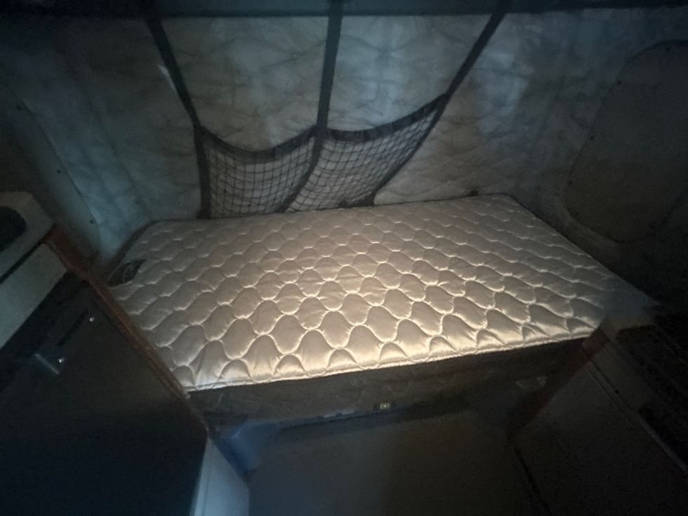 Sleeper Tractor-Heavy Duty Tractors-Freightliner-2019-Cascadia 12564ST-Belden-MS-450,771\n\t\tmiles-$ 56,750 - Image 16