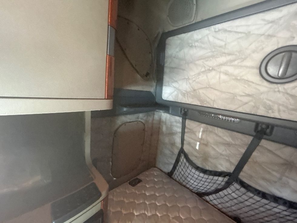 Sleeper Tractor-Heavy Duty Tractors-Freightliner-2019-Cascadia 12564ST-Belden-MS-450,771\n\t\tmiles-$ 56,750 - Image 18