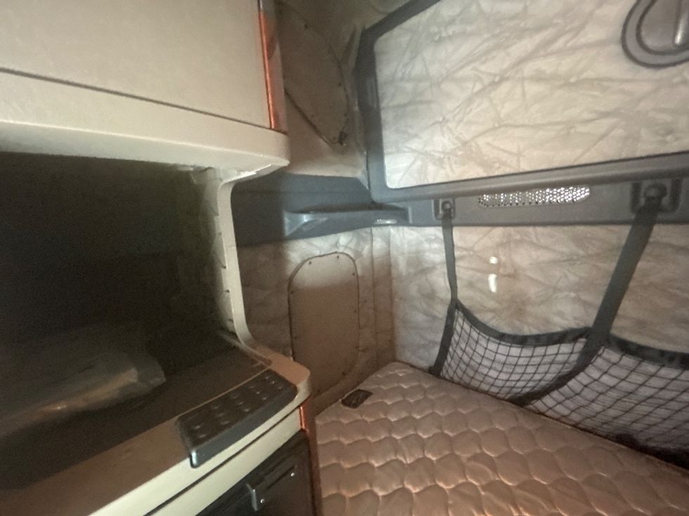 Sleeper Tractor-Heavy Duty Tractors-Freightliner-2019-Cascadia 12564ST-Belden-MS-450,771\n\t\tmiles-$ 56,750 - Image 19