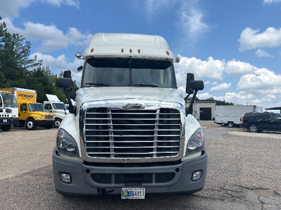Sleeper Tractor-Heavy Duty Tractors-Freightliner-2019-Cascadia 12564ST-Belden-MS-450,771\n\t\tmiles-$ 56,750 - Image 2