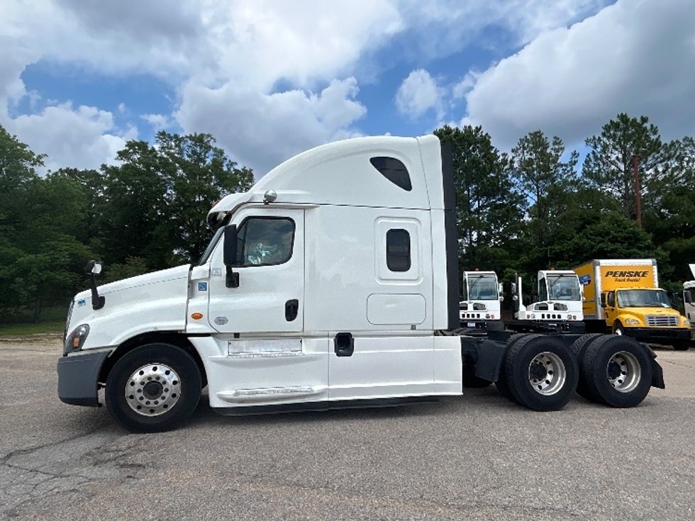 Sleeper Tractor-Heavy Duty Tractors-Freightliner-2019-Cascadia 12564ST-Belden-MS-450,771\n\t\tmiles-$ 56,750 - Image 4
