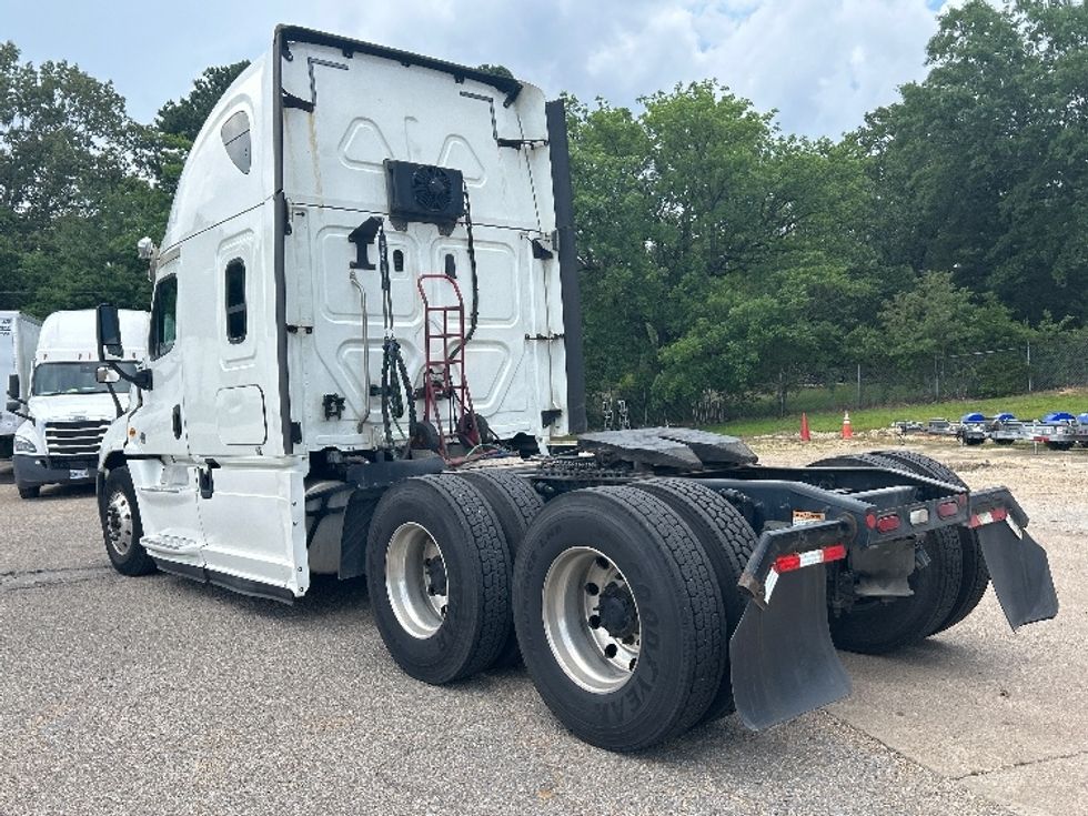 Sleeper Tractor-Heavy Duty Tractors-Freightliner-2019-Cascadia 12564ST-Belden-MS-450,771\n\t\tmiles-$ 56,750 - Image 5