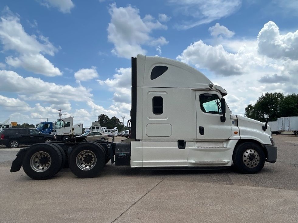 Sleeper Tractor-Heavy Duty Tractors-Freightliner-2019-Cascadia 12564ST-Belden-MS-450,771\n\t\tmiles-$ 56,750 - Image 8