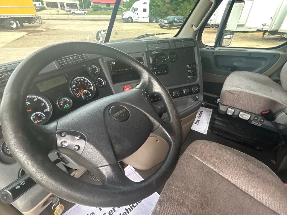 Sleeper Tractor-Heavy Duty Tractors-Freightliner-2019-Cascadia 12564ST-Belden-MS-455,650\n\t\tmiles-$ 56,500 - Image 10