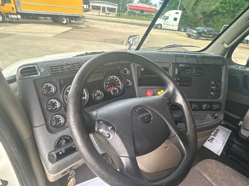 Sleeper Tractor-Heavy Duty Tractors-Freightliner-2019-Cascadia 12564ST-Belden-MS-455,650\n\t\tmiles-$ 56,500 - Image 11