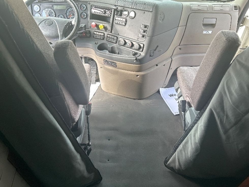 Sleeper Tractor-Heavy Duty Tractors-Freightliner-2019-Cascadia 12564ST-Belden-MS-455,650\n\t\tmiles-$ 56,500 - Image 12