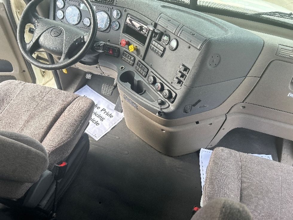 Sleeper Tractor-Heavy Duty Tractors-Freightliner-2019-Cascadia 12564ST-Belden-MS-455,650\n\t\tmiles-$ 56,500 - Image 15