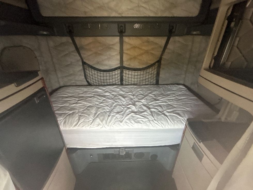 Sleeper Tractor-Heavy Duty Tractors-Freightliner-2019-Cascadia 12564ST-Belden-MS-455,650\n\t\tmiles-$ 56,500 - Image 16