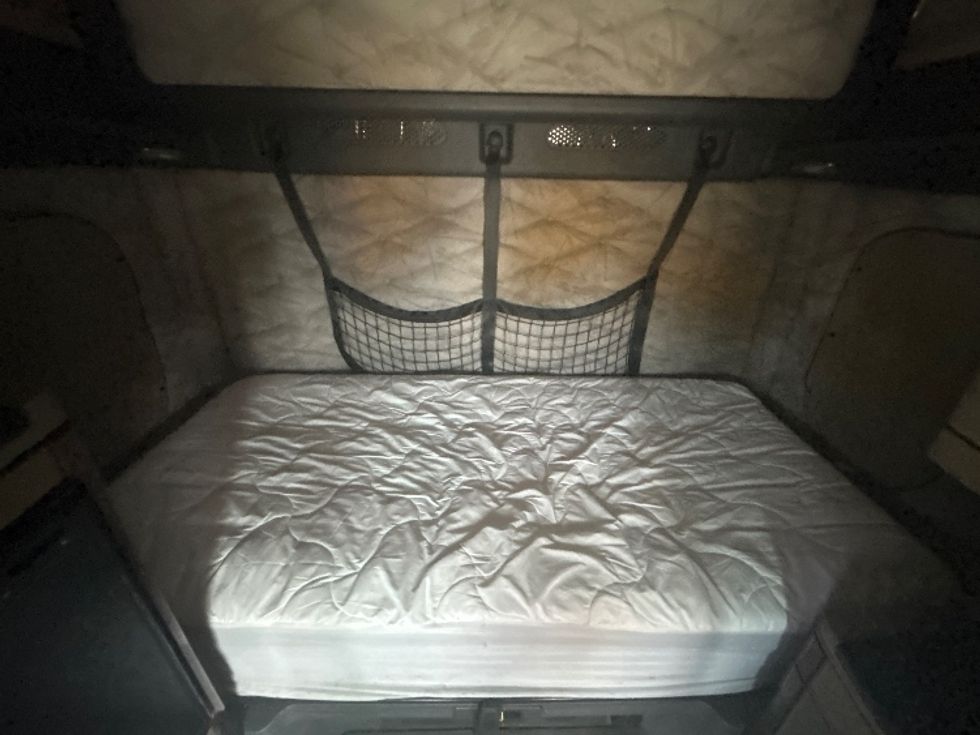 Sleeper Tractor-Heavy Duty Tractors-Freightliner-2019-Cascadia 12564ST-Belden-MS-455,650\n\t\tmiles-$ 56,500 - Image 17