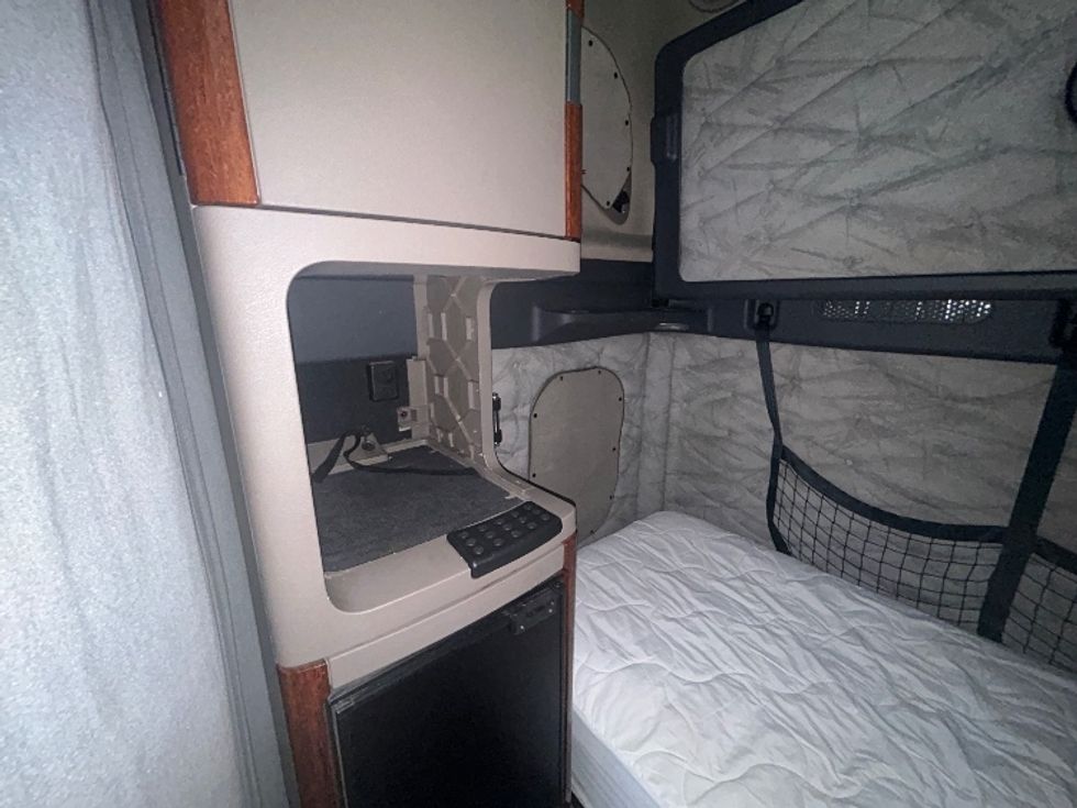 Sleeper Tractor-Heavy Duty Tractors-Freightliner-2019-Cascadia 12564ST-Belden-MS-455,650\n\t\tmiles-$ 56,500 - Image 19