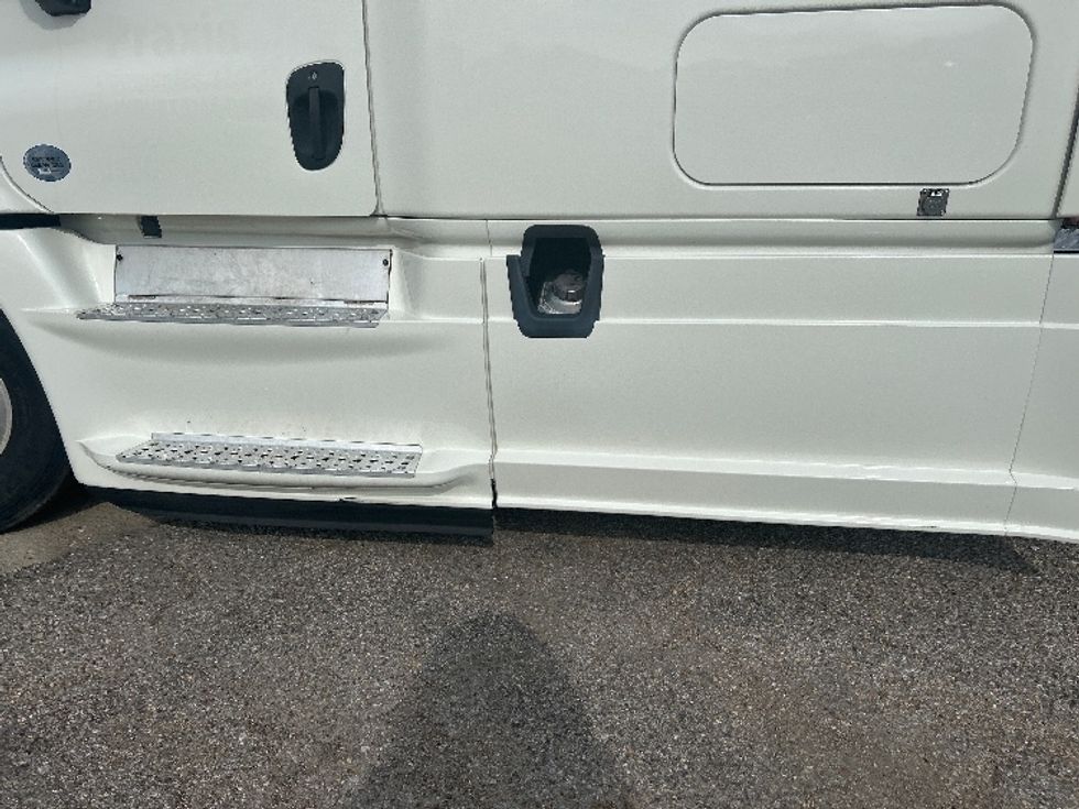 Sleeper Tractor-Heavy Duty Tractors-Freightliner-2019-Cascadia 12564ST-Belden-MS-455,650\n\t\tmiles-$ 56,500 - Image 22