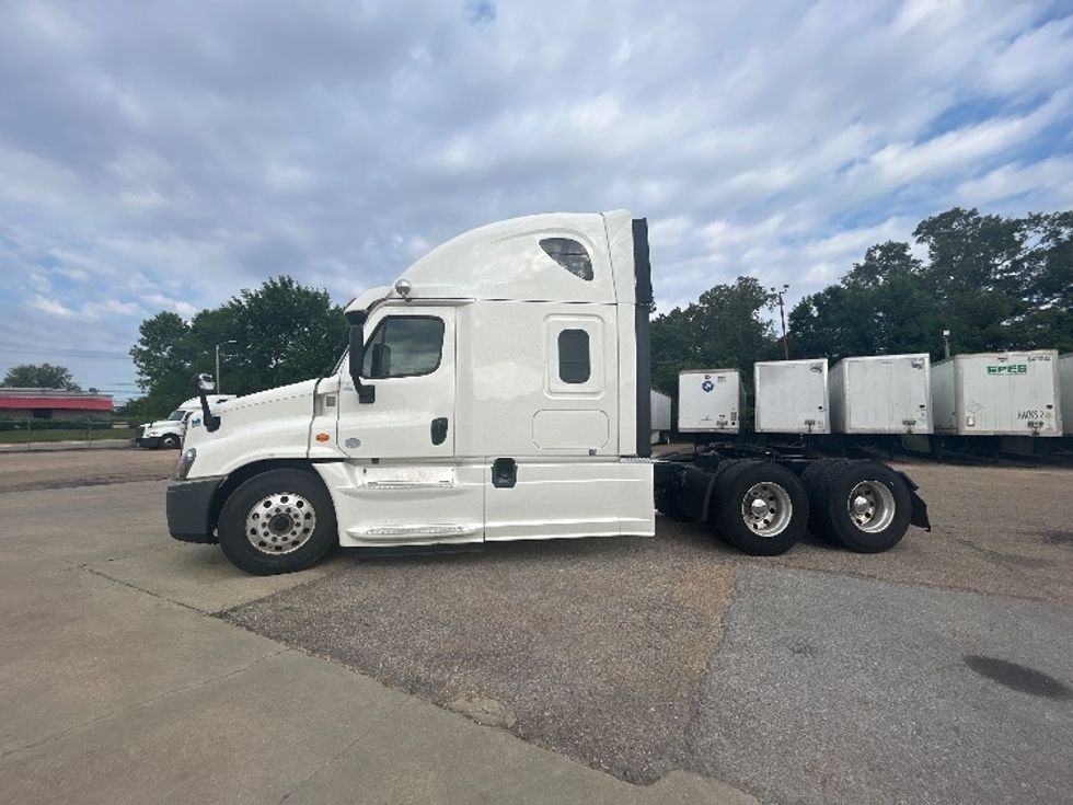 Sleeper Tractor-Heavy Duty Tractors-Freightliner-2019-Cascadia 12564ST-Belden-MS-455,650\n\t\tmiles-$ 56,500 - Image 4