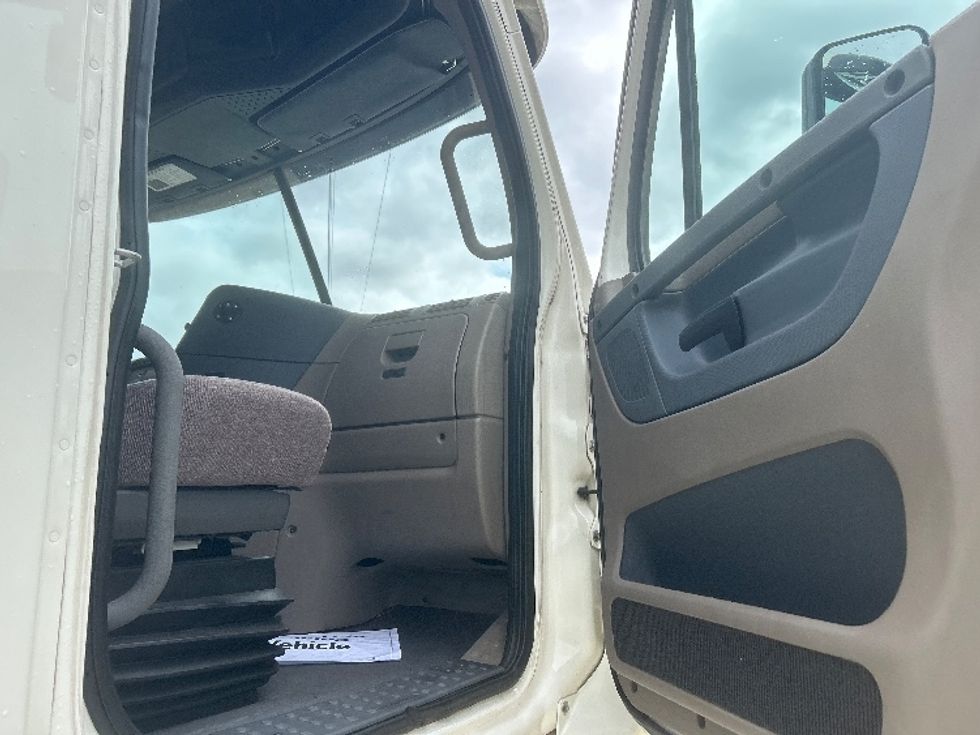 Sleeper Tractor-Heavy Duty Tractors-Freightliner-2019-Cascadia 12564ST-Belden-MS-506,677\n\t\tmiles-$ 53,500 - Image 13