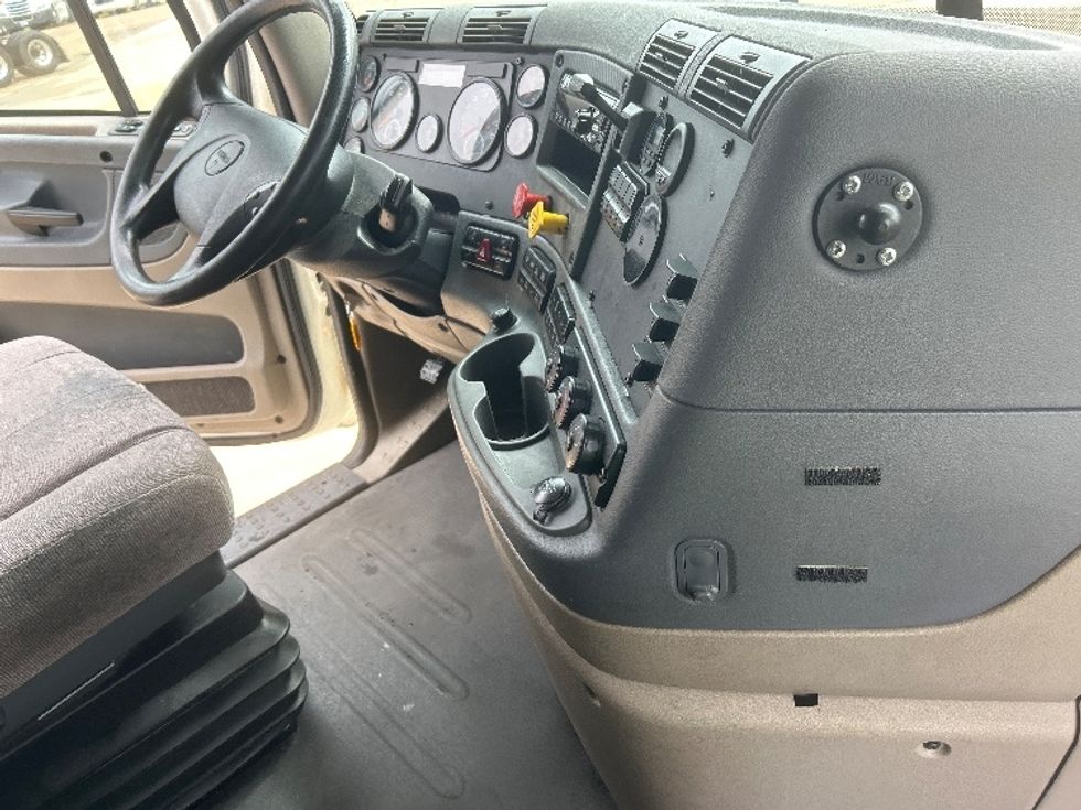 Sleeper Tractor-Heavy Duty Tractors-Freightliner-2019-Cascadia 12564ST-Belden-MS-506,677\n\t\tmiles-$ 53,500 - Image 15