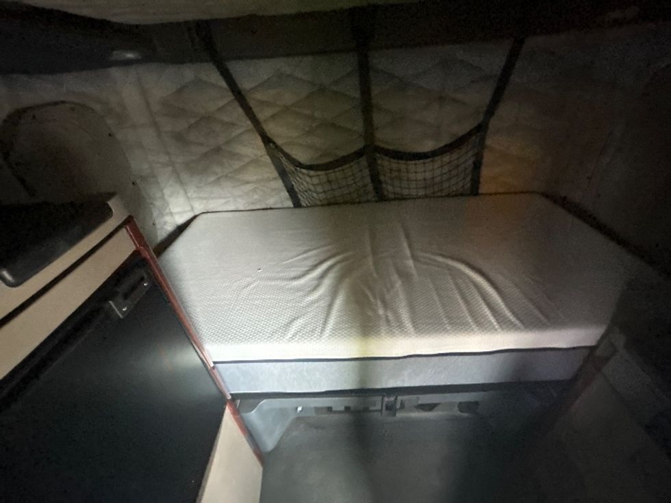 Sleeper Tractor-Heavy Duty Tractors-Freightliner-2019-Cascadia 12564ST-Belden-MS-506,677\n\t\tmiles-$ 53,500 - Image 16