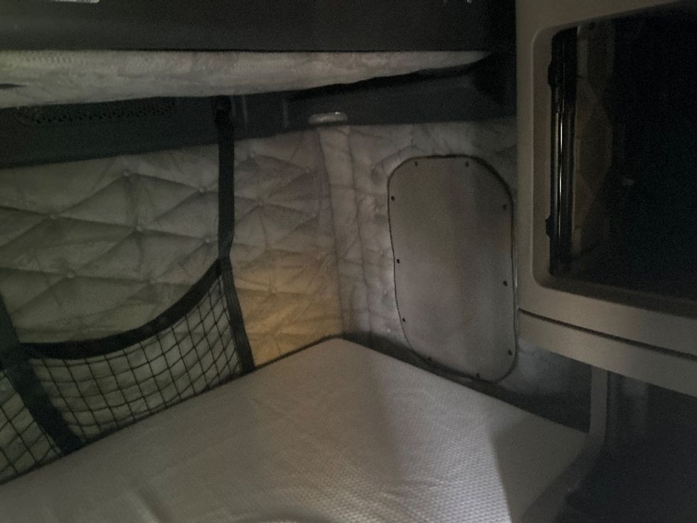 Sleeper Tractor-Heavy Duty Tractors-Freightliner-2019-Cascadia 12564ST-Belden-MS-506,677\n\t\tmiles-$ 53,500 - Image 17