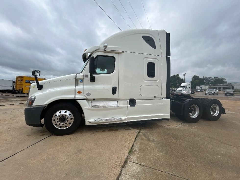 Sleeper Tractor-Heavy Duty Tractors-Freightliner-2019-Cascadia 12564ST-Belden-MS-506,677\n\t\tmiles-$ 53,500 - Image 4
