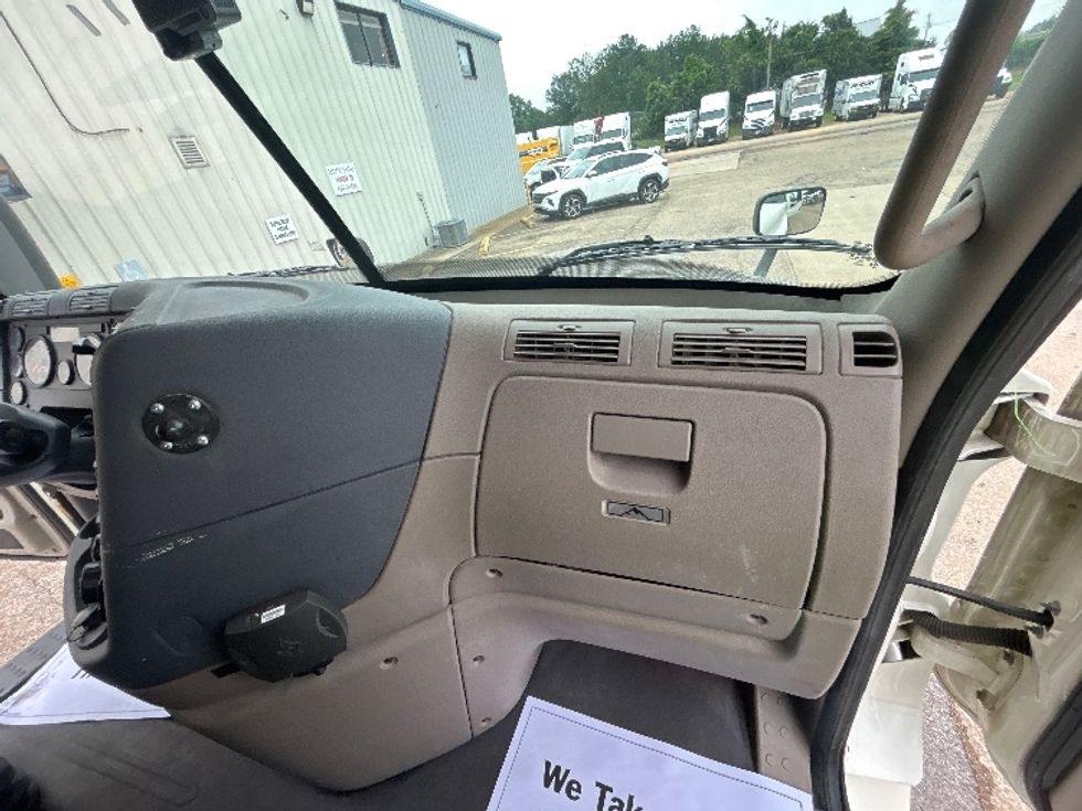 Sleeper Tractor-Heavy Duty Tractors-Freightliner-2019-Cascadia 12564ST-Belden-MS-517,778\n\t\tmiles-$ 53,000 - Image 14