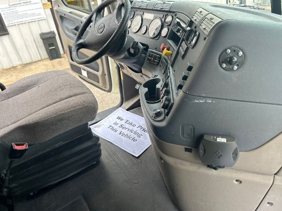 Sleeper Tractor-Heavy Duty Tractors-Freightliner-2019-Cascadia 12564ST-Belden-MS-517,778\n\t\tmiles-$ 53,000 - Image 15