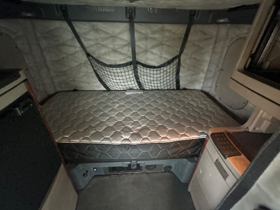 Sleeper Tractor-Heavy Duty Tractors-Freightliner-2019-Cascadia 12564ST-Belden-MS-517,778\n\t\tmiles-$ 53,000 - Image 16