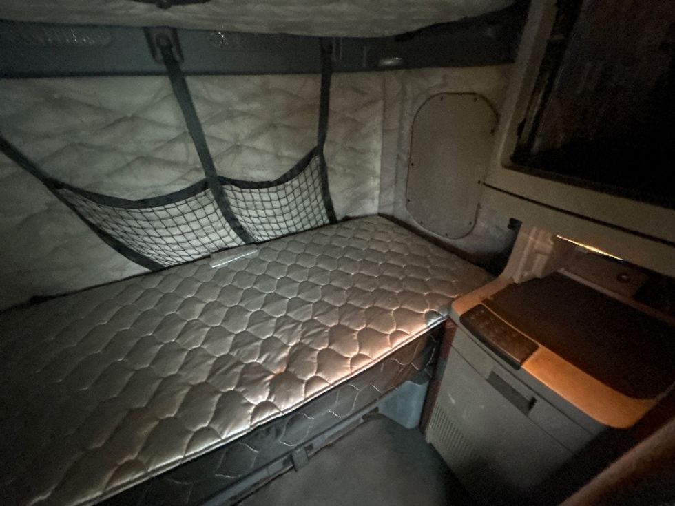 Sleeper Tractor-Heavy Duty Tractors-Freightliner-2019-Cascadia 12564ST-Belden-MS-517,778\n\t\tmiles-$ 53,000 - Image 17