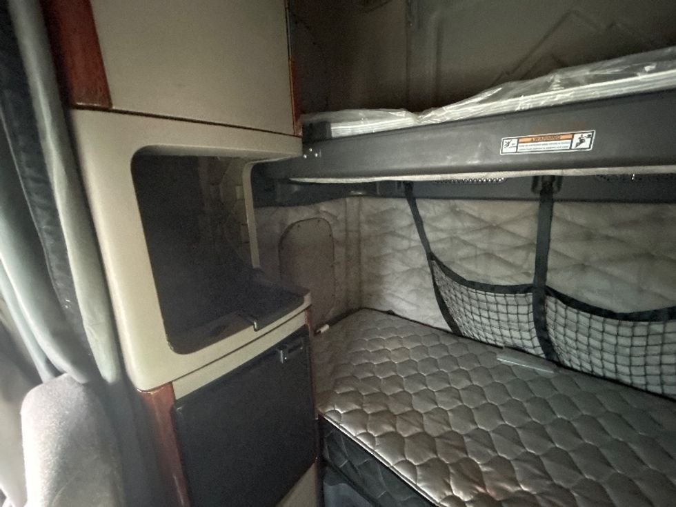 Sleeper Tractor-Heavy Duty Tractors-Freightliner-2019-Cascadia 12564ST-Belden-MS-517,778\n\t\tmiles-$ 53,000 - Image 19