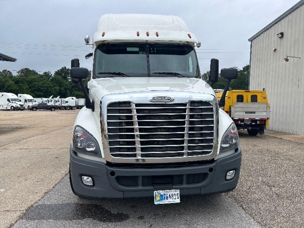 Sleeper Tractor-Heavy Duty Tractors-Freightliner-2019-Cascadia 12564ST-Belden-MS-517,778\n\t\tmiles-$ 53,000 - Image 2