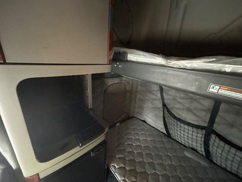 Sleeper Tractor-Heavy Duty Tractors-Freightliner-2019-Cascadia 12564ST-Belden-MS-517,778\n\t\tmiles-$ 53,000 - Image 20