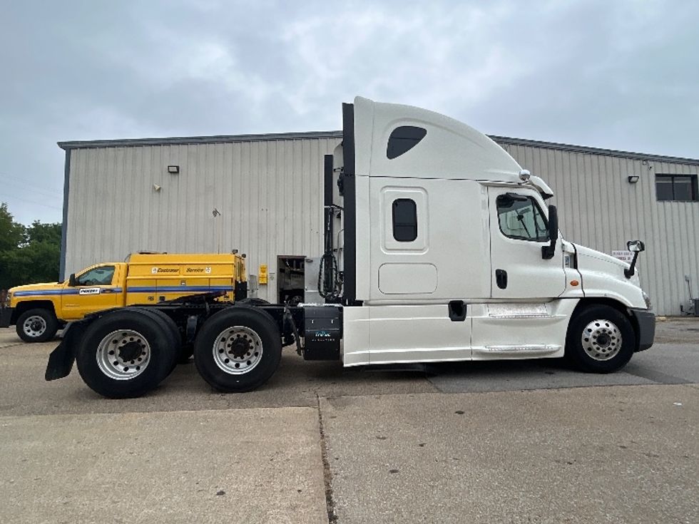 Sleeper Tractor-Heavy Duty Tractors-Freightliner-2019-Cascadia 12564ST-Belden-MS-517,778\n\t\tmiles-$ 53,000 - Image 8