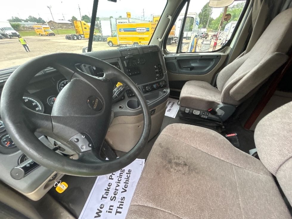 Sleeper Tractor-Heavy Duty Tractors-Freightliner-2019-Cascadia 12564ST-Belden-MS-517,778\n\t\tmiles-$ 53,000 - Image 9