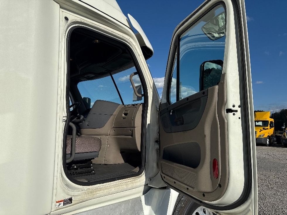 Sleeper Tractor-Heavy Duty Tractors-Freightliner-2019-Cascadia 12564ST-Birmingham-AL-491,493\n\t\tmiles-$ 54,000 - Image 13