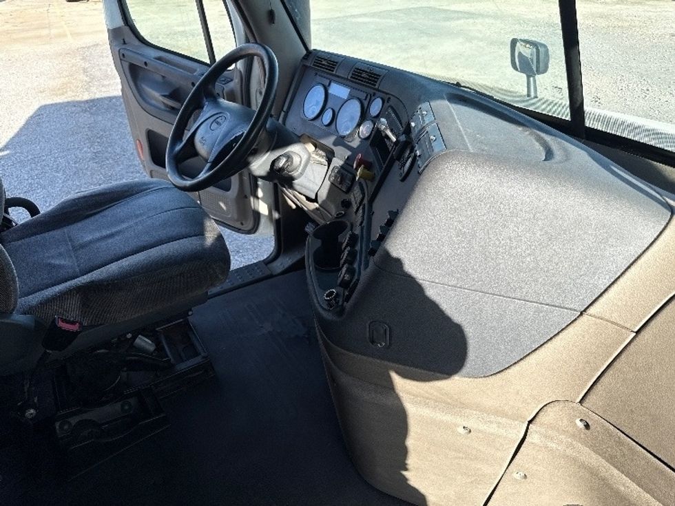 Sleeper Tractor-Heavy Duty Tractors-Freightliner-2019-Cascadia 12564ST-Birmingham-AL-491,493\n\t\tmiles-$ 54,000 - Image 15