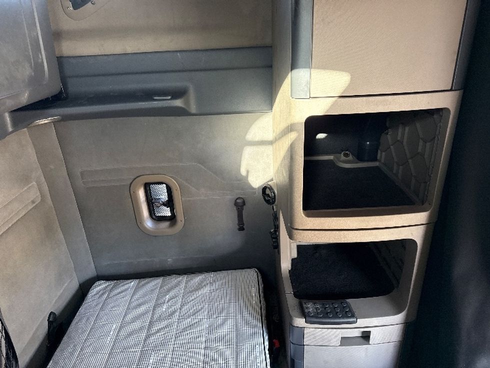 Sleeper Tractor-Heavy Duty Tractors-Freightliner-2019-Cascadia 12564ST-Birmingham-AL-491,493\n\t\tmiles-$ 54,000 - Image 18