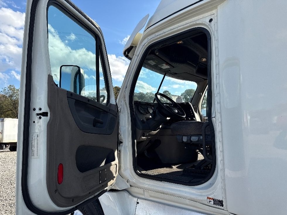 Sleeper Tractor-Heavy Duty Tractors-Freightliner-2019-Cascadia 12564ST-Birmingham-AL-491,493\n\t\tmiles-$ 54,000 - Image 9