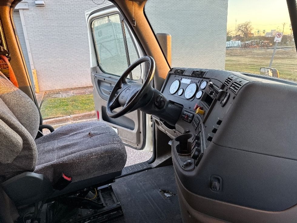 Sleeper Tractor-Heavy Duty Tractors-Freightliner-2019-Cascadia 12564ST-Birmingham-AL-511,872\n\t\tmiles-$ 52,750 - Image 15