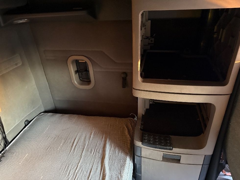 Sleeper Tractor-Heavy Duty Tractors-Freightliner-2019-Cascadia 12564ST-Birmingham-AL-511,872\n\t\tmiles-$ 52,750 - Image 18