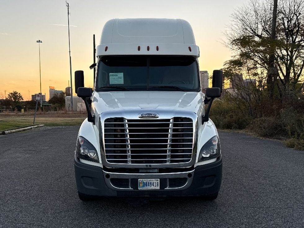Sleeper Tractor-Heavy Duty Tractors-Freightliner-2019-Cascadia 12564ST-Birmingham-AL-511,872\n\t\tmiles-$ 52,750 - Image 2
