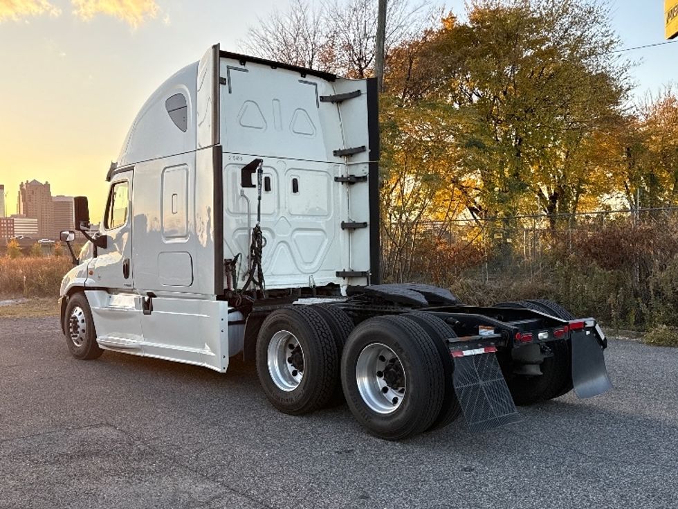 Sleeper Tractor-Heavy Duty Tractors-Freightliner-2019-Cascadia 12564ST-Birmingham-AL-511,872\n\t\tmiles-$ 52,750 - Image 5