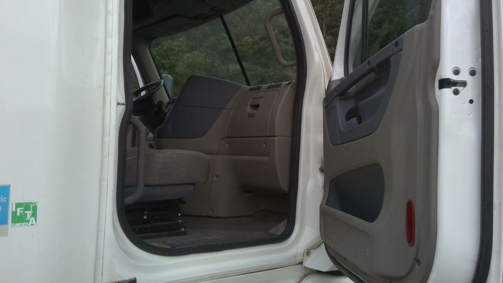 Sleeper Tractor-Heavy Duty Tractors-Freightliner-2019-Cascadia 12564ST-Boaz-AL-548,367\n\t\tmiles-$ 49,750 - Image 13