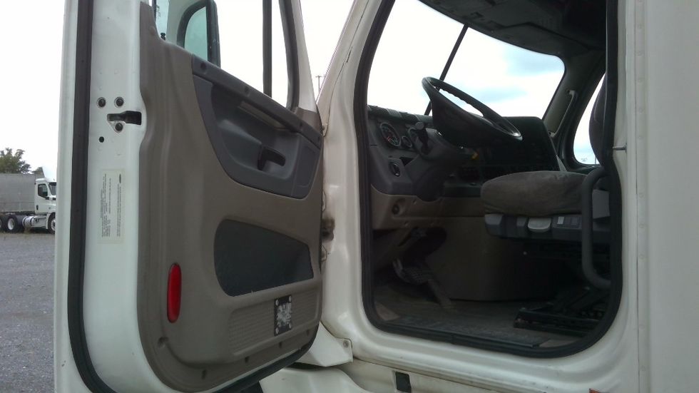 Sleeper Tractor-Heavy Duty Tractors-Freightliner-2019-Cascadia 12564ST-Boaz-AL-548,367\n\t\tmiles-$ 49,750 - Image 9