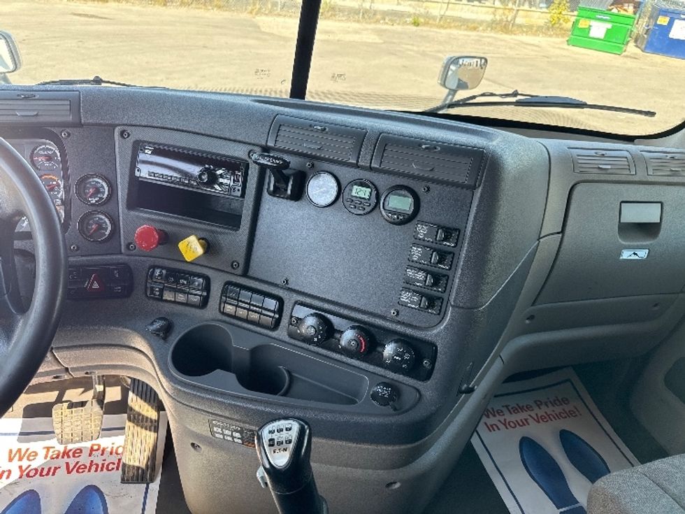 Sleeper Tractor-Heavy Duty Tractors-Freightliner-2019-Cascadia 12564ST-Calgary-AB-470,166\n\t\tkm-$ 70,750 - Image 12