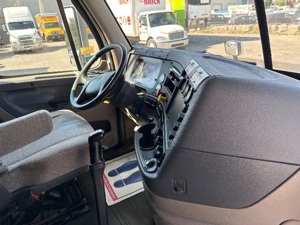 Sleeper Tractor-Heavy Duty Tractors-Freightliner-2019-Cascadia 12564ST-Calgary-AB-470,166\n\t\tkm-$ 70,750 - Image 15