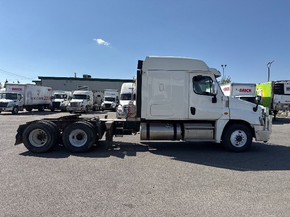 Sleeper Tractor-Heavy Duty Tractors-Freightliner-2019-Cascadia 12564ST-Calgary-AB-470,166\n\t\tkm-$ 70,750 - Image 8