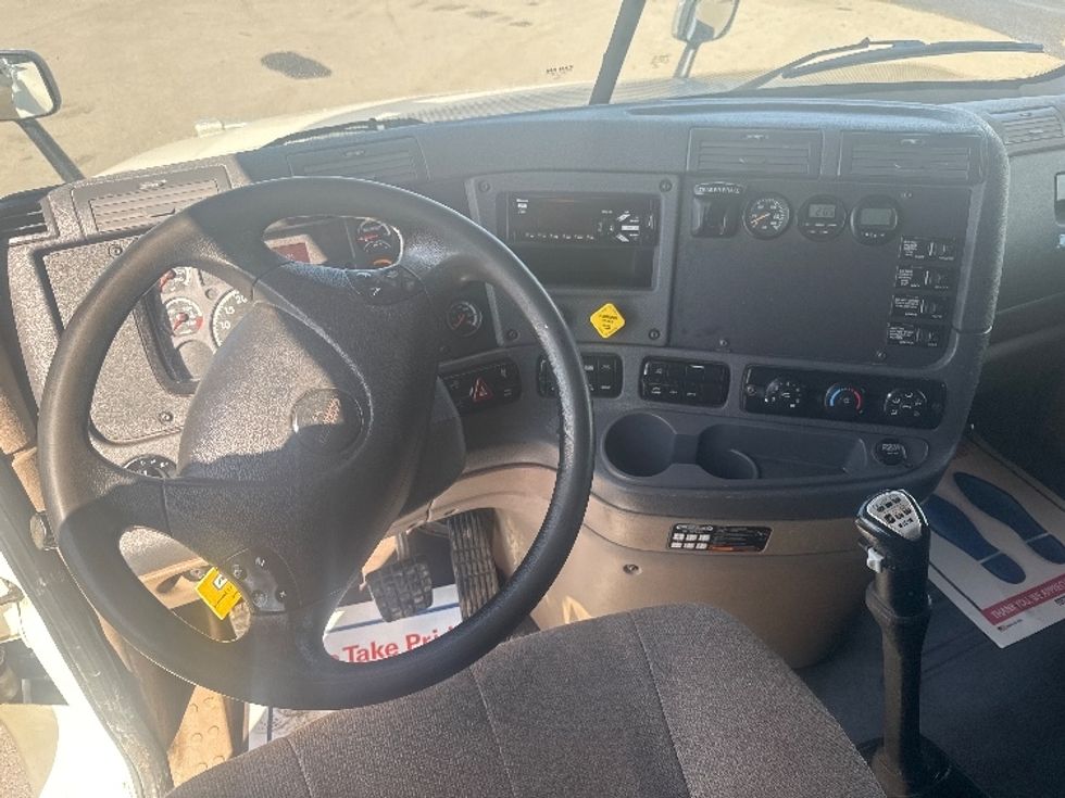 Sleeper Tractor-Heavy Duty Tractors-Freightliner-2019-Cascadia 12564ST-Calgary-AB-540,794\n\t\tkm-$ 68,500 - Image 11