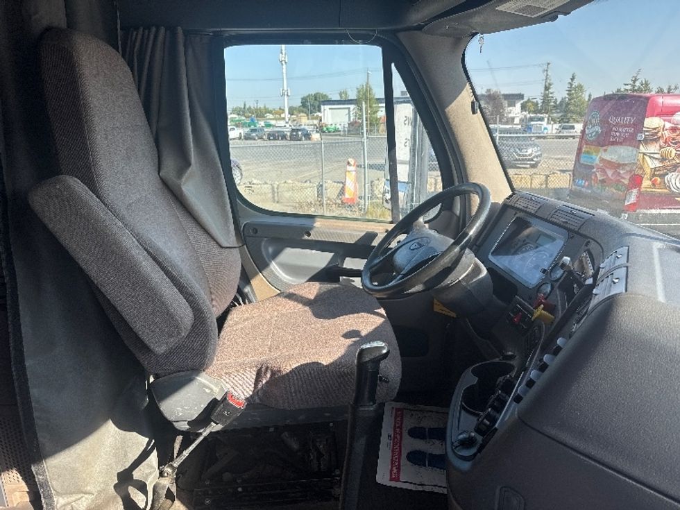 Sleeper Tractor-Heavy Duty Tractors-Freightliner-2019-Cascadia 12564ST-Calgary-AB-540,794\n\t\tkm-$ 68,500 - Image 15