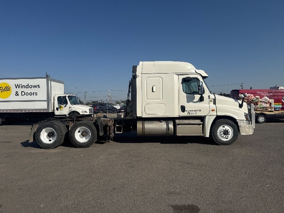 Sleeper Tractor-Heavy Duty Tractors-Freightliner-2019-Cascadia 12564ST-Calgary-AB-540,794\n\t\tkm-$ 68,500 - Image 8