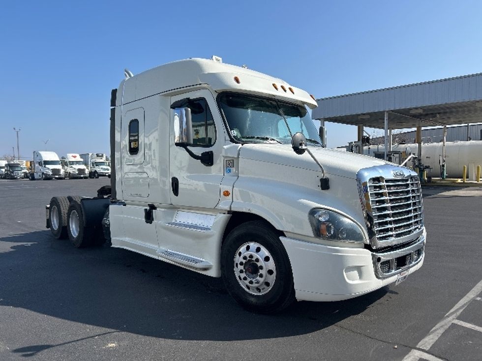 Sleeper Tractor-Heavy Duty Tractors-Freightliner-2019-Cascadia 12564ST-Ceres-CA-436,804\n\t\tmiles-$ 53,000 - Image 1